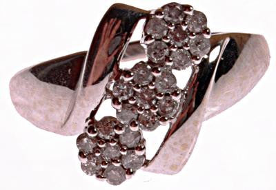 Stunning 10K White Gold Ring With Flower Diamond Flower Total Carat Weight Approximately .25Ct