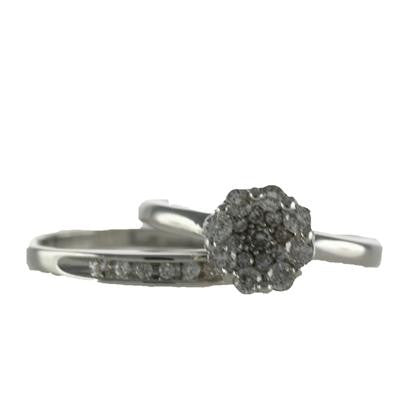 Dainty 14K White Gold Flower Shaped Clustered Diamond Face Ring.