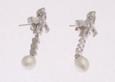 Stunning Sterling Silver Drop Simulated Pearl Earrings. Each Earring Has A Flower Cubic Zirconium Design With A Hanging Simulated Simulated Pearl. Earings Hand One Inch Of The Ear. Rhodium Plated To Prevent Tarnishing.